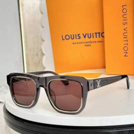 Picture of Louis Vuitton Sunglasses _SKUfw76722115fw